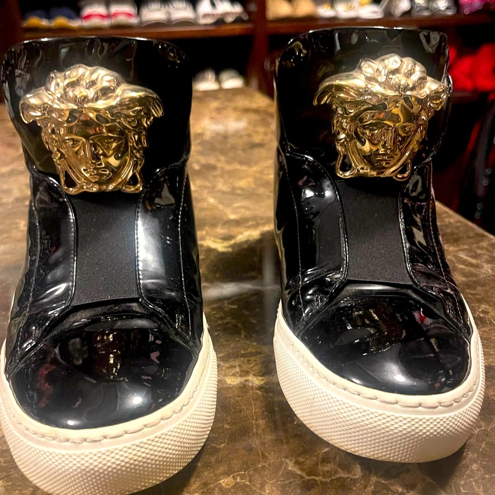 Versace Pallazo black leathe high-top Medusa sneaker